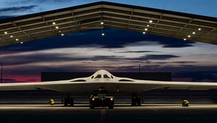 B-21 Raider unter Dach in Edwards