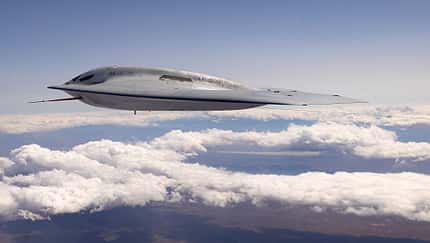B-21 Raider im Flug von der Seite