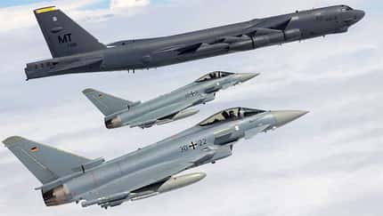 Deutsche Eurofighter eskortieren B-52 Stratofortress