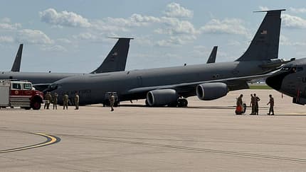 KC-135 Panne eingefahrenes Bugfahrwerk