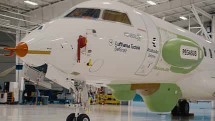 Rollout der ersten Bombardier Global 6000 für das Pegasus-Programm.