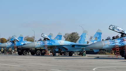 Suchoi Su-27 Ukraine nebeneinander auf Vorstartlinie