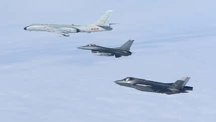 H-6 aus China und Tu-95MS aus Russland werden vor Alaksa von US-Kampfjets abgefangen