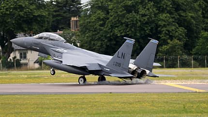 Hakenlandung F-15E Strike Eagle beim Aufsetzen