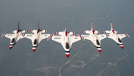 USAF Thunderbirds F-16 tanken in der Luft