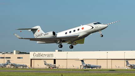 Gulfstream G400 hebt zum ersten Mal ab
