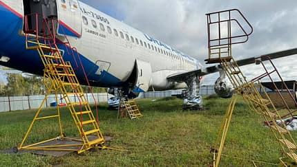 Ural Airlines, notgelandete A320 wird zerlegt.