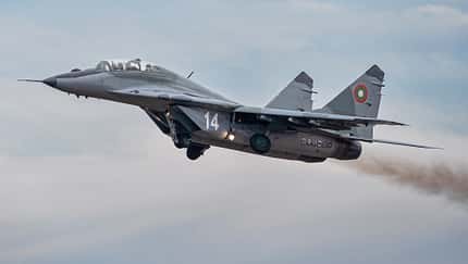 Flugbetrieb auf dem Stützpunkt Graf Ignatievo in Bulgarien (2024). MiG-29, C-27J, L-39, Mi-8 und griechische F-4E Phantom II.