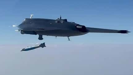 Türkische Stealth-Kampfdrohne Anka III beim Waffentest.