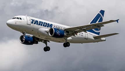 Airbus A318 von Tarom im Landeanflug