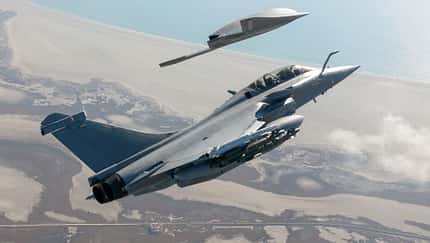 Dassault Rafale in Formation mit Kampfdrohne nEUROn