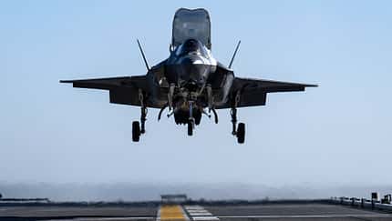 F-35B landet auf dem Deck der JS Kaga