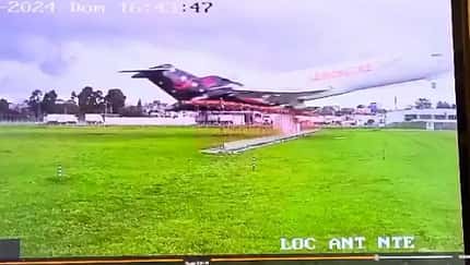 Boeing 727 rasiert beim Start die ILS-Antenne ab