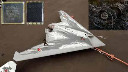 Suchoi-Kampfdrohne S-70 mit Elektronik-Komponenten und Wrackteilen Montage