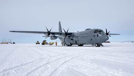 Neuseeländische C-130J Hercules in der Antarktis