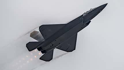 Chinas neuer Stealth-Kampfjet J-35A im Flug.