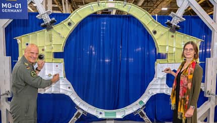 Flügelmittelteil für die erste deutsche F-35A.