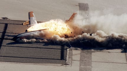 Boeing 720 geht in Flammen auf