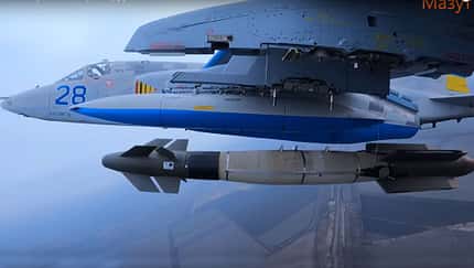 Suchoi Su-25 Frogfoot Ukraine wirft AASM-Hammer ab
