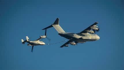 Airbus A400M der Luftwaffe betankt V-22 Osprey