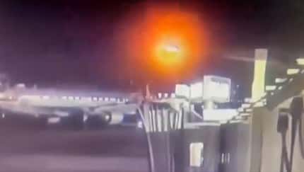 Flammenball über Flughafen