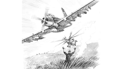 Schwarz-weiße Bleistiftzeichnung einer tief fliegenden A-1 Skyraider, begleitet von einem Rettungshubschrauber