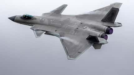 Chengdu J-20 im Flug