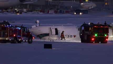 CRJ900 Regionaljet nach Unfall in Toronto