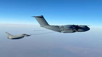 Deutscher Airbus A400M betankt Eurofighter Typhoon der RAF