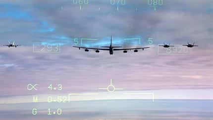 B-52H Stratofortress Formation Blick durch HUD eines Kampfjets