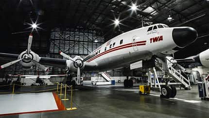 Lockheed Super Constellation TWA im Hangar