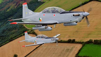 Zwei Pilatus PC-9M Irish Air Corps in Formation