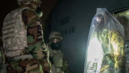 C-130 Hercules Pilot in Plastiktüte