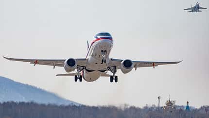 Erstflug des Jakowlew (Suchoi) Superjet mit russischen PD-8-Triebwerken.