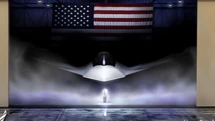 Boeing F-47 NGAD von vorne mit Flagge