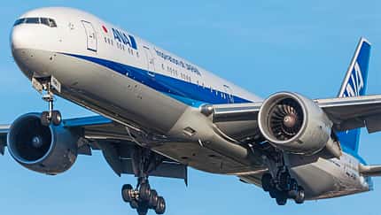 Boeing 777-300ER von ANA im Anflug