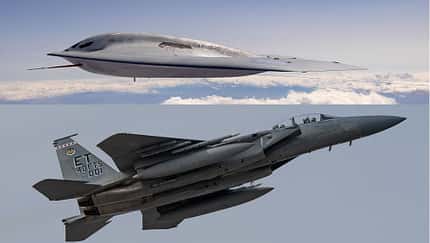 B-21 Raider und F-15EX im Flug (Montage)