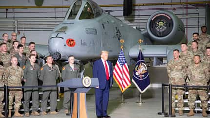 Donald Trump vor A-10 Michigan ANG
