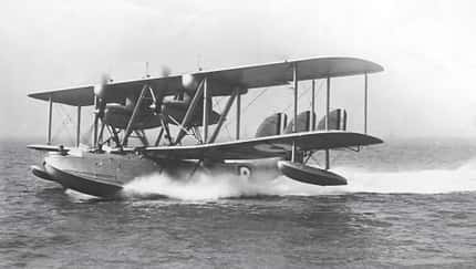 Supermarine Southampton Flugboot S112 bei einem Wasserstart