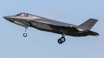 Erste Lockheed Martin F-35B für Japan beim Jungfernflug.