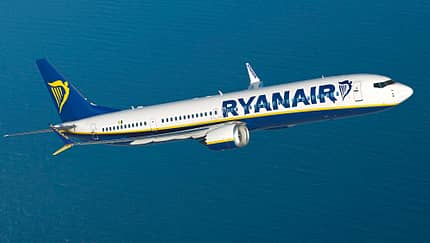 Boeing 737-10  von Ryanair im Flug