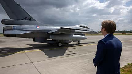Minister verabschiedet F-16 Niederlande
