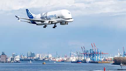 Airbus Beluga XL im Landeanflug auf Hamburg