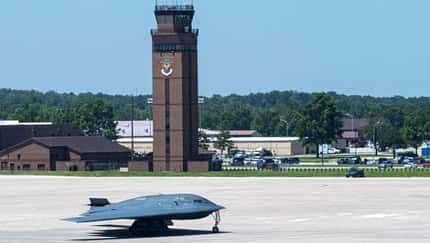 B-2, Spirit, Midnight Hammer, Iran B-2A rollt vor Tower nach Operation Midnight Hammer