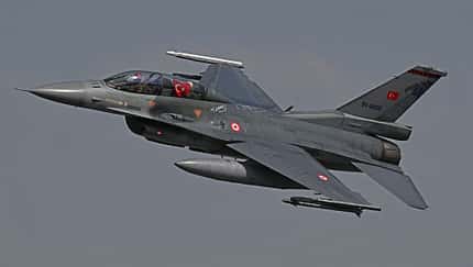 Türkische F-16 beim Vorbeiflug