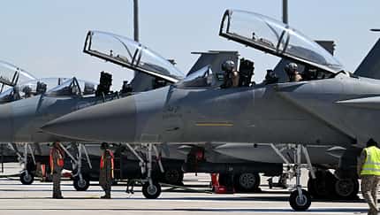 Piloten im Cockpit F-15SA