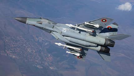 Bulgarische Luftwaffe übt mit der US Air Force: MiG-29, Su-25, F-16 fliegen zusammen.