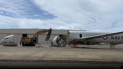 Eine P-8A Poseidon wird verschrottet.