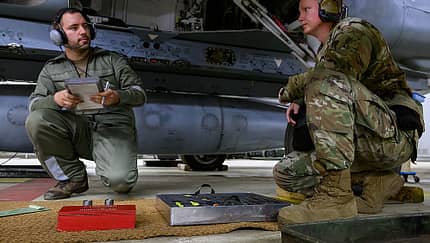 Techniker arbeiten am Tornado