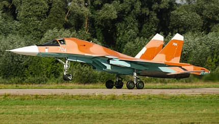 Russischer "Frontbomber" Suchoi Su-34 in rot-braunem Tarnkleid.